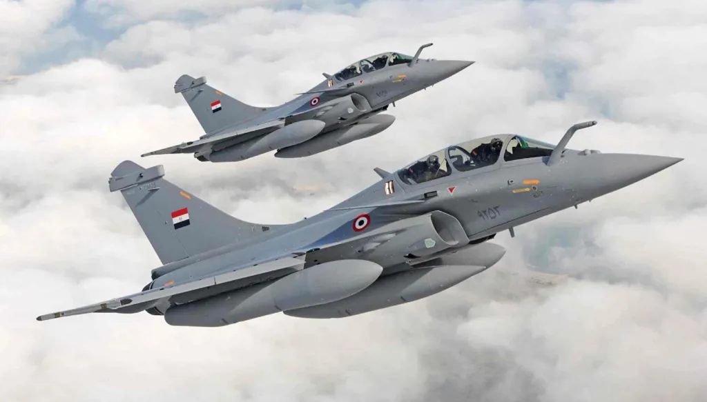 الجيش المصري يعلن مقتل طاقم طائرة تدريب عسكري