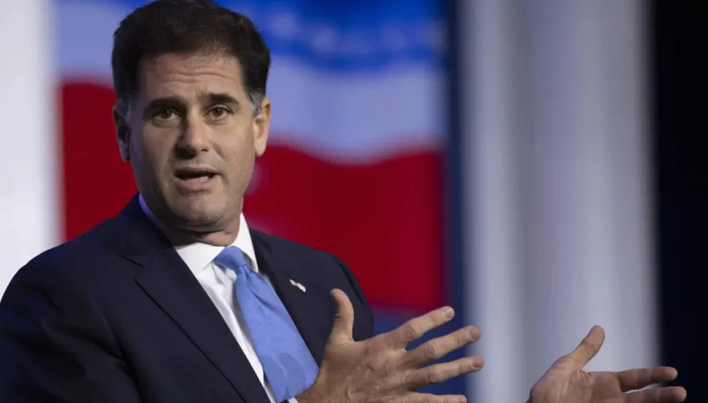 وزير الشؤون الاستراتيجية الإسرائيلي رون ديرمر يستقبل من منصبه