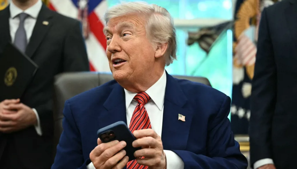 "الجيش خيار مطروح"... ترامب ومستشاروه يناقشون خيارات الحصول على غرينلاند