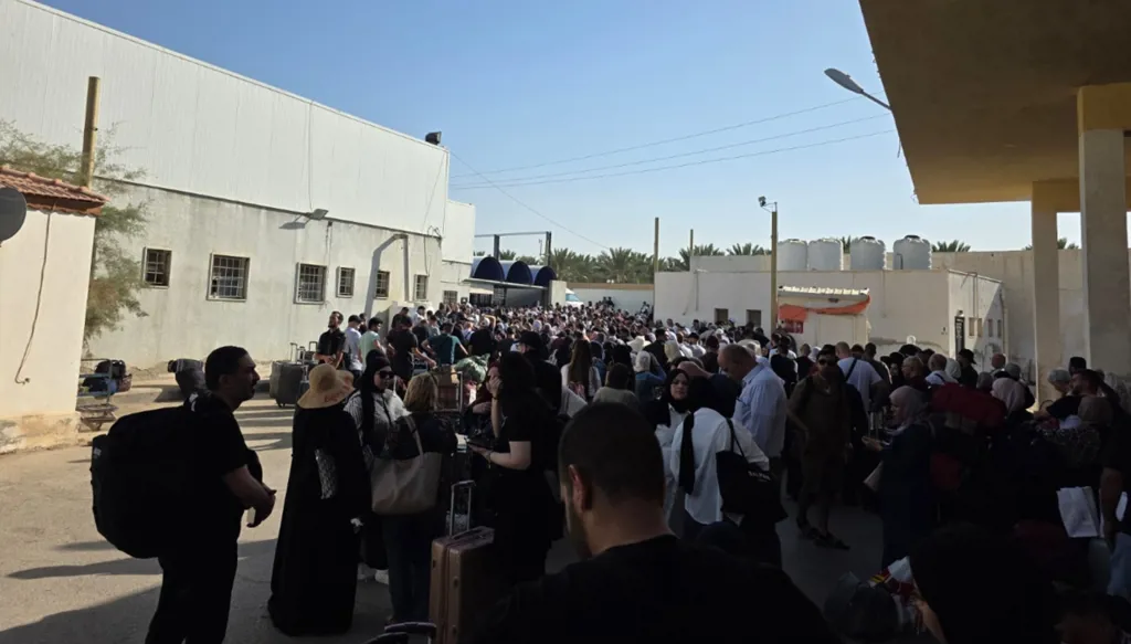 جانب من المسافرين عبر معبر اللنبي (النهار)