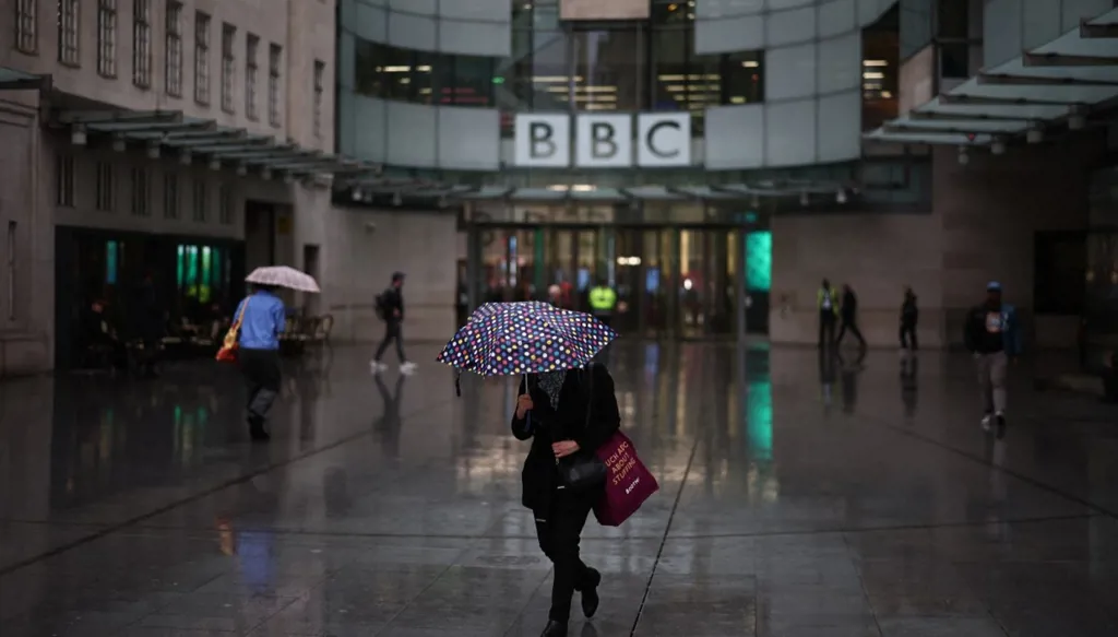 ترامب يهدد بمقاضاة "بي بي سي" والمطالبة بتعويض قيمته مليار دولار