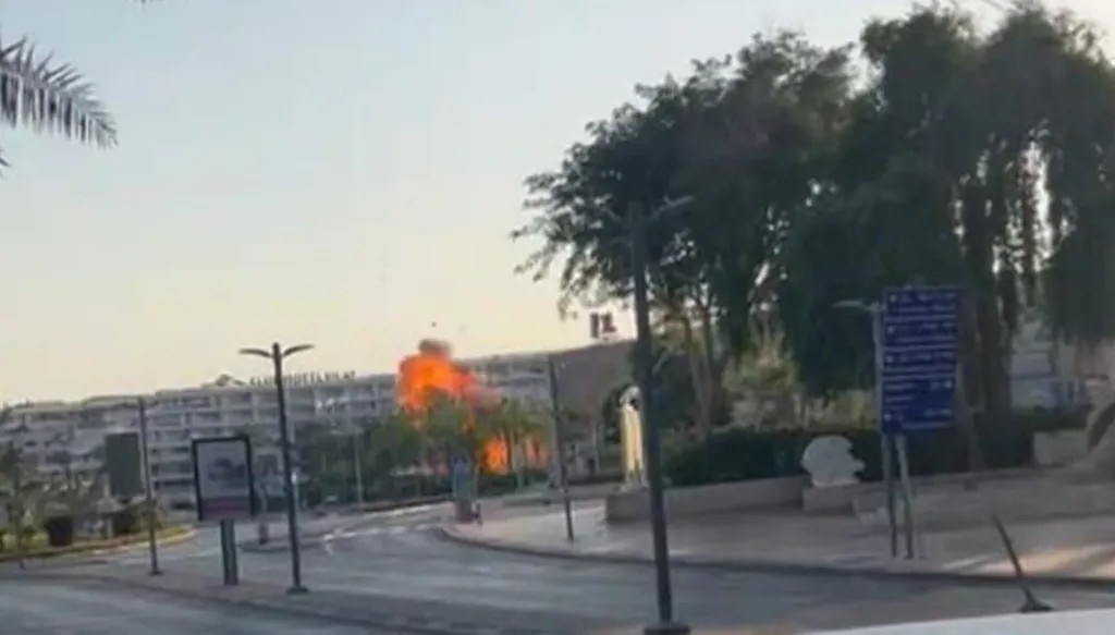 الحوثيون يعلنون مسؤوليتهم... إصابات بسقوط وانفجار مسيّرة في مدينة إيلات (فيديو)