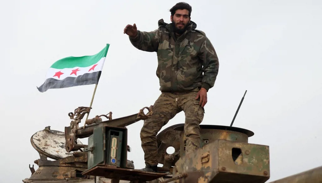 القوات السورية تعلن السيطرة على مناطق جديدة وحقلي نفط... "قسد" تتهمها بـ"الغدر"
