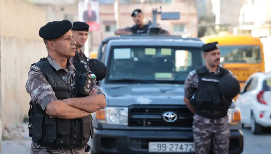 جريمة تصدم الأردنيين... قتل 3 بينهم زوجته في مؤسسة عامة ثم أنهى حياته (فيديو)