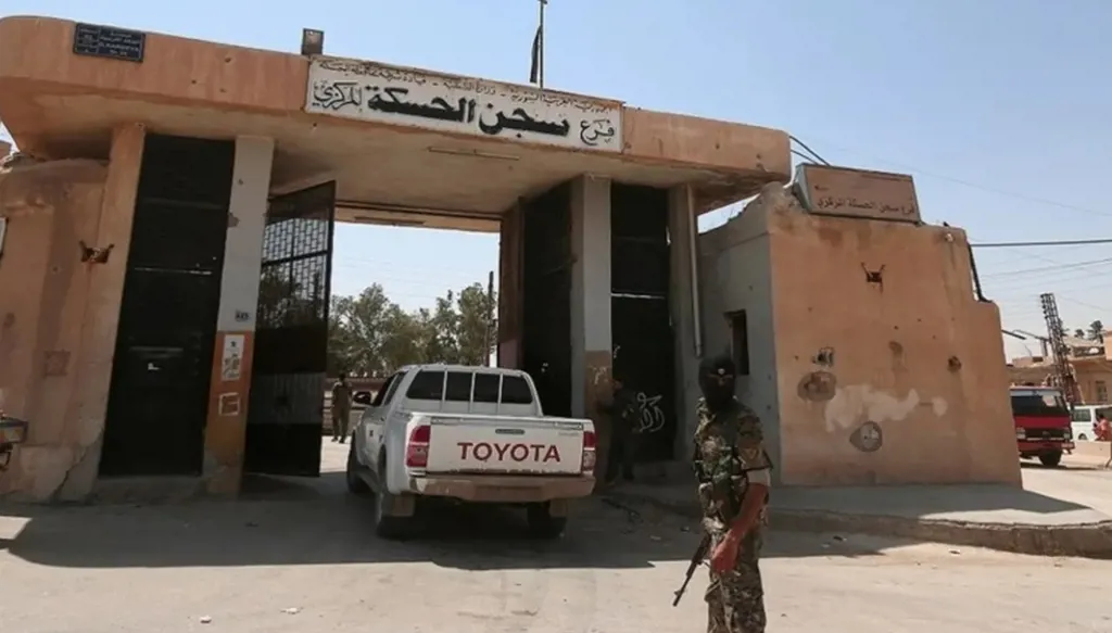 الجيش الأميركي يبدأ في نقل سجناء تنظيم "داعش" من سوريا إلى العراق