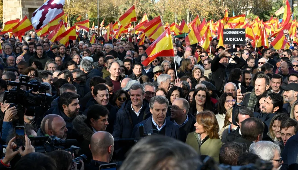 عشرات الآلاف يتظاهرون في مدريد للمطالبة باستقالة رئيس الوزراء