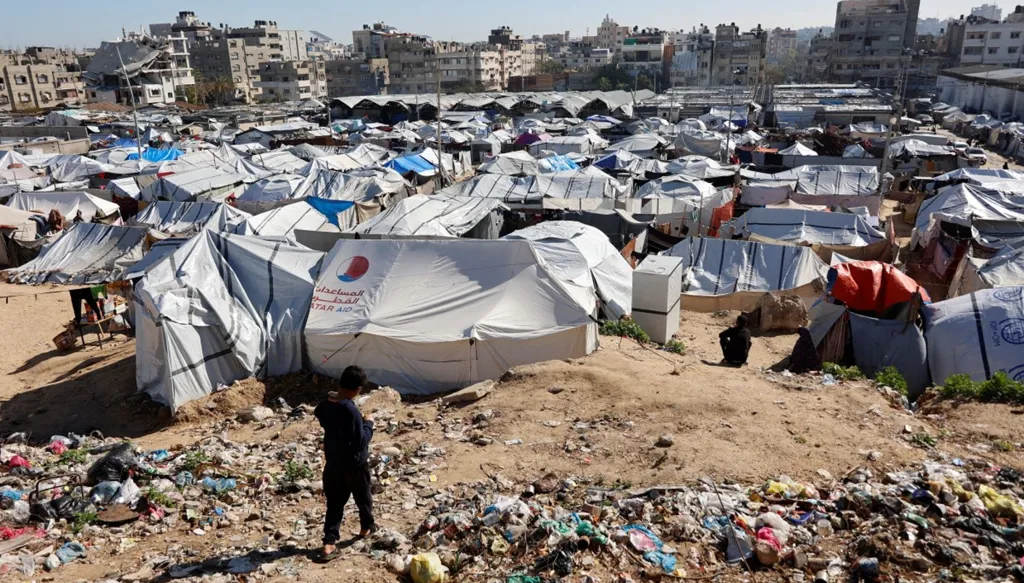 بينهم 18 طفلاً... وفيات البرد في مخيمات غزة ترتفع إلى 21