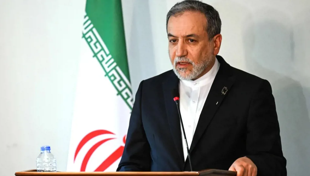 برلين ولندن وباريس تنتظر من إيران خطوات ملموسة بشأن برنامجها النووي