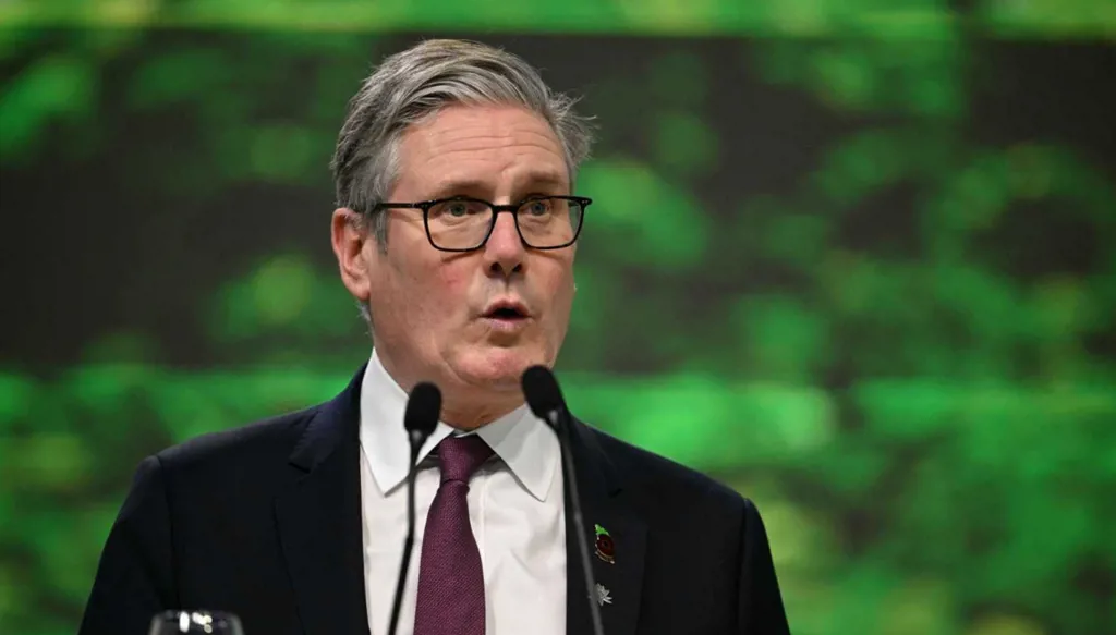 بعد تهديد ترامب... ستارمر يطالب "بي بي ‬سي" بترتيب أمورها‭ ‬الداخلية