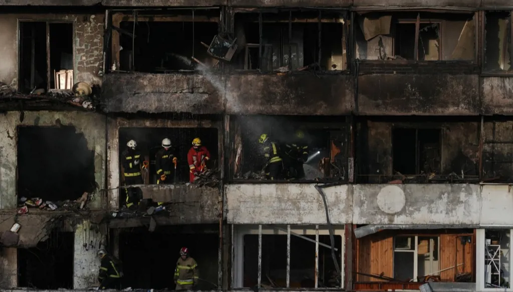 قصف روسي على كييف يودي بحياة 7 أشخاص ويعطل إمدادات الطاقة