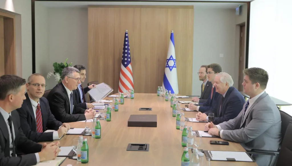 سيناتور أميركي يهدد حماس... وإسرائيل: إعمار غزة مرتبط بالتخلي عن السلاح