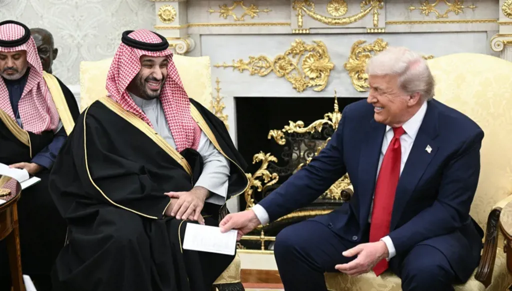 ولي العهد السعودي وترامب يبحثان ملفات المنطقة ومصير المحادثات بين واشنطن وطهران