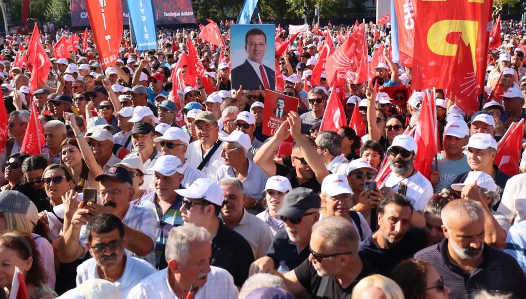 "أردوغان استقِل".... عشرات الآلاف يشاركون بتظاهرة للمعارضة التركية في أنقرة