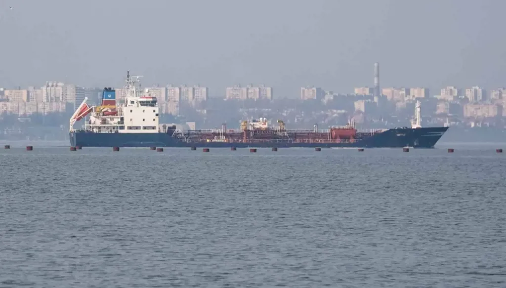 كييف تتهم موسكو بقصف سفينة تركية في البحر الأسود