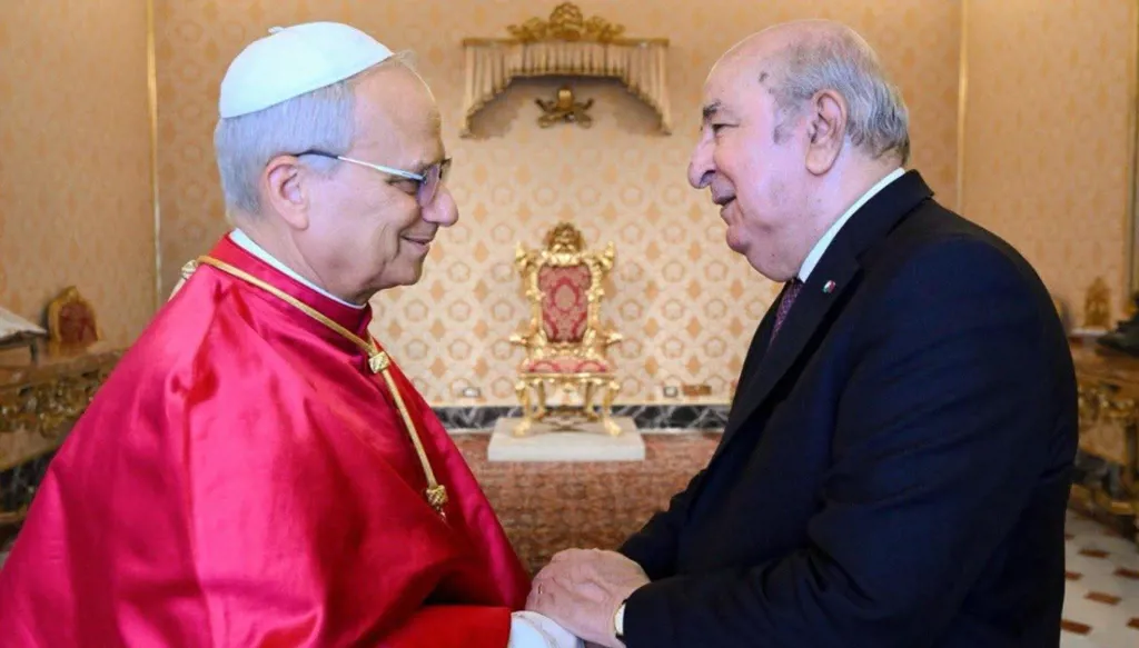 بابا الفاتيكان يوجه رسالة للرئيس الجزائري
