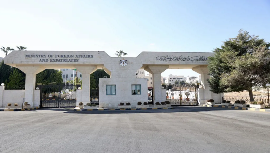 الأردن يدين "سلسلة اعتداءات على مقرّات سفاراته وبعثاته الديبلوماسية"