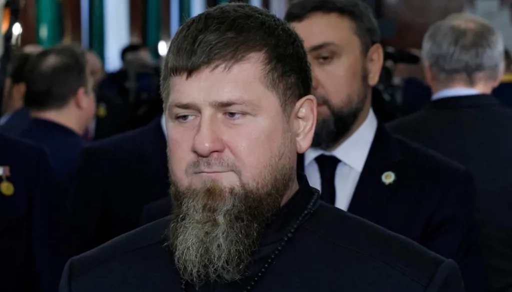 زيلينسكي يدعو الولايات المتحدة للإطاحة بزعيم الشيشان بعد مادورو