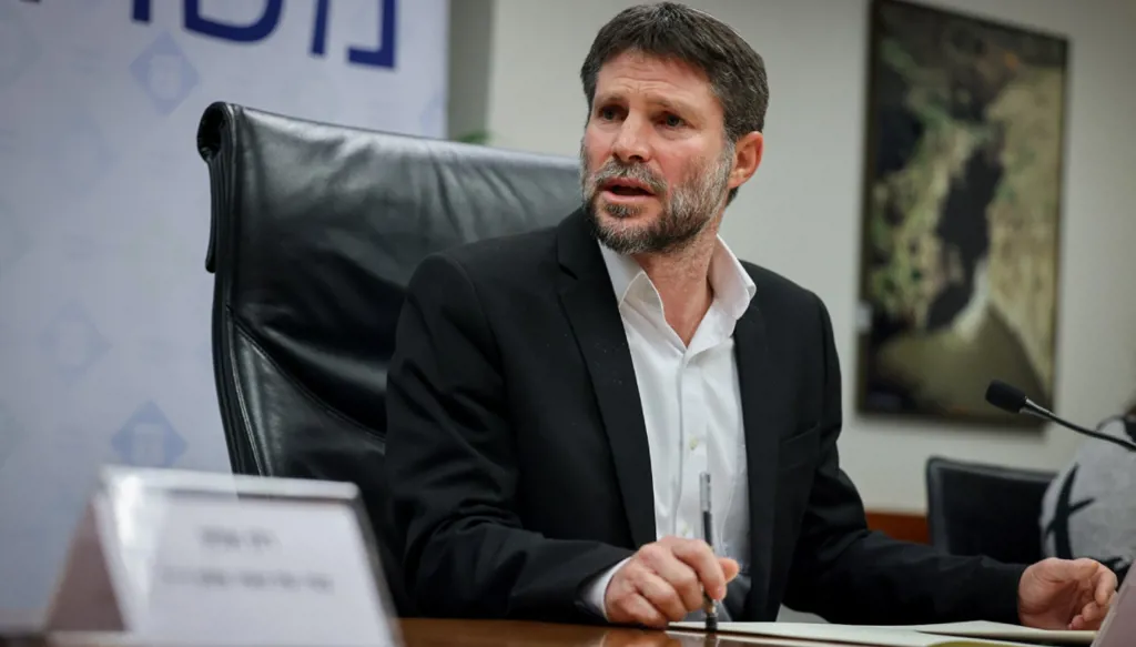 "غنيمة عقارية"... سموتريتش: نتفاوض مع أميركا لتقاسم أراضي غزة