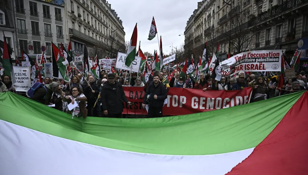 الآلاف يتظاهرون في باريس دعماً للفلسطينيين