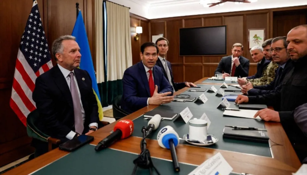 روسيا تنفي التحضير لـ"مفاوضات ثلاثية"... الوفدان الأميركي والأوكراني: محادثات ميامي "مثمرة وبناءة"