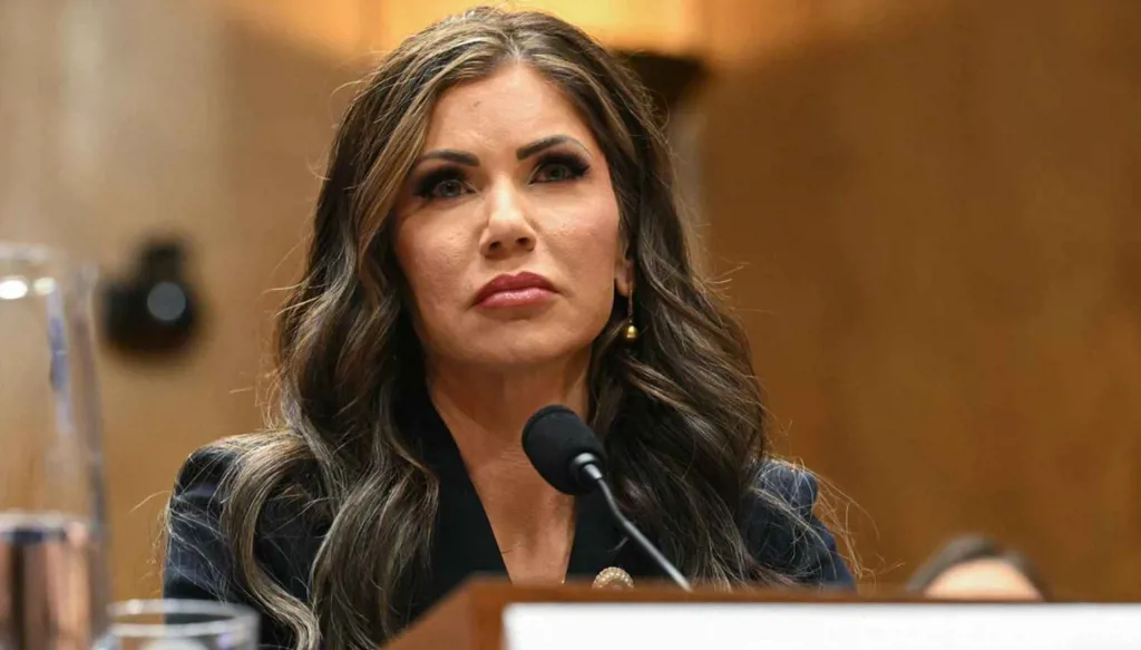 وزيرة الأمن الداخلي الأميركية: على مادورو "الرحيل"