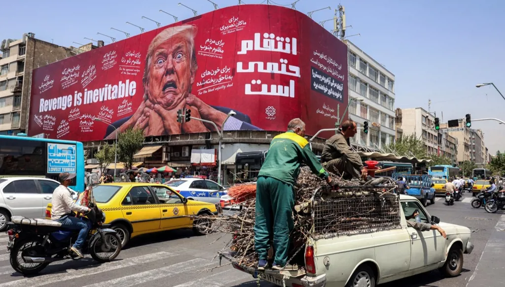ترامب يُبدي تفاؤلاً بشأن إيران... وطهران تُحذّر من "مواصلة الأعمال العدائية"