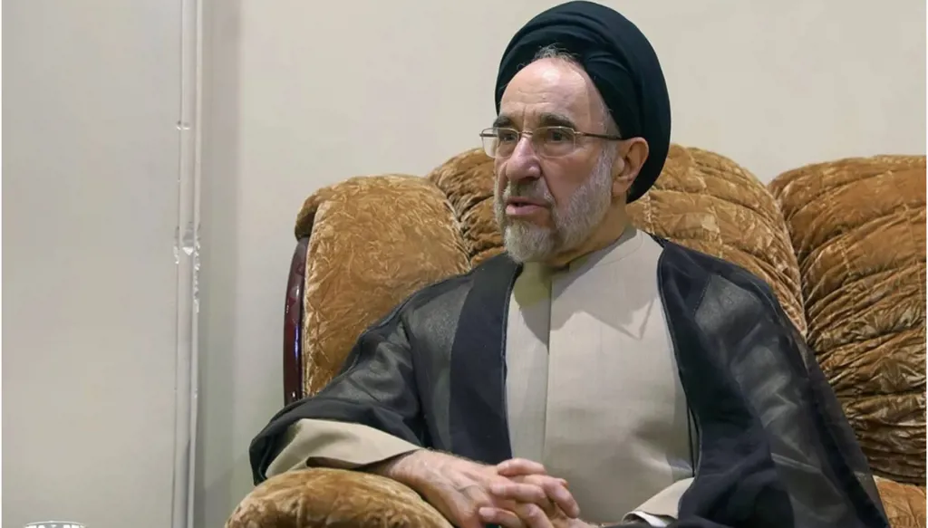 محمد خاتمي يحذر من اتساع الفجوة بين الشعب والحكم في إيران