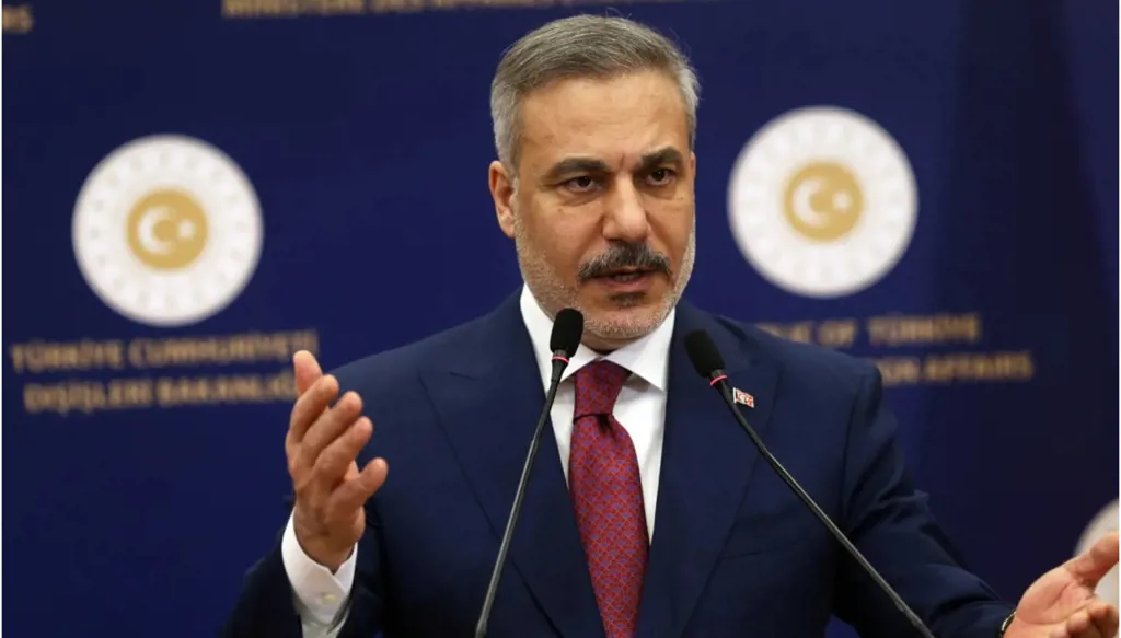 تركيا تطالب روسيا وأوكرانيا بتعليق الهجمات في البحر الأسود