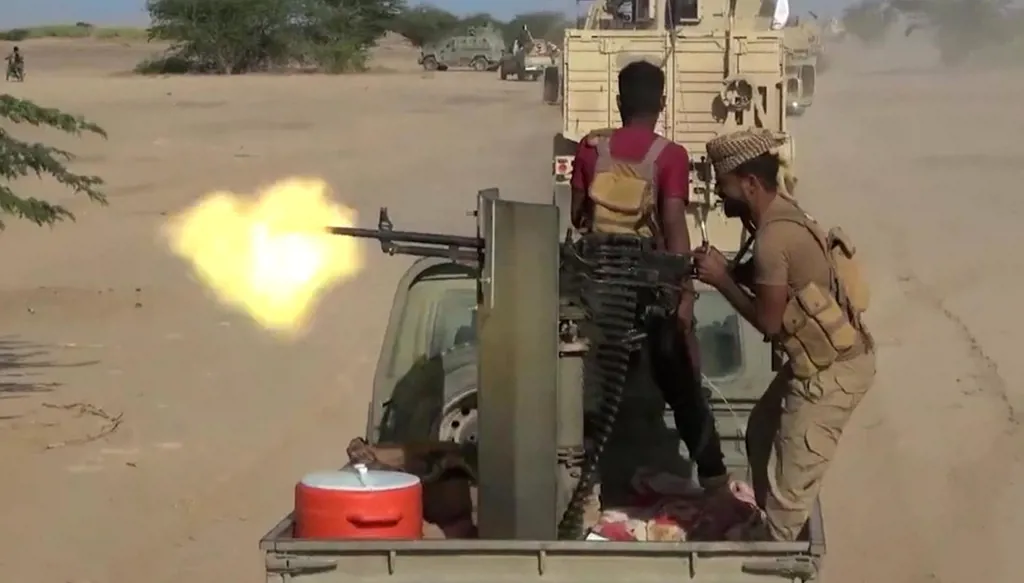 الحكومة تحشد لدعم "فجر اليمن" دولياً... وقواتها تؤكد التقدم ضد الحوثيين