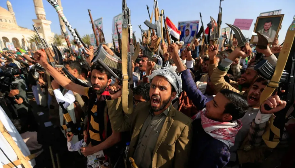 غرفة الشحن الدولية: الحوثيون وجّهوا رسائل تحذيرية إلى سفن بالمنطقة