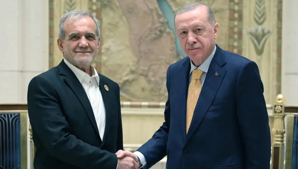أردوغان يدعو بزشكيان لتوخي الحذر ممن يسعون إلى تخريب المفاوضات
