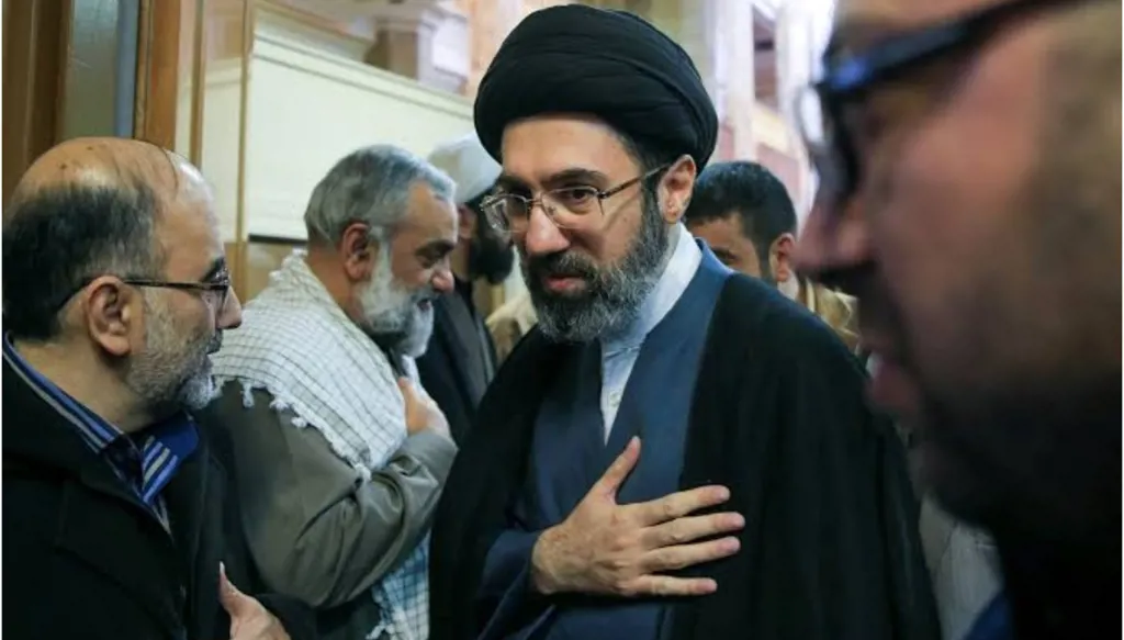 صحيفة إيرانية تفسر أسباب عدم نشر أي تسجيل صوتي لمجتبى خامنئي