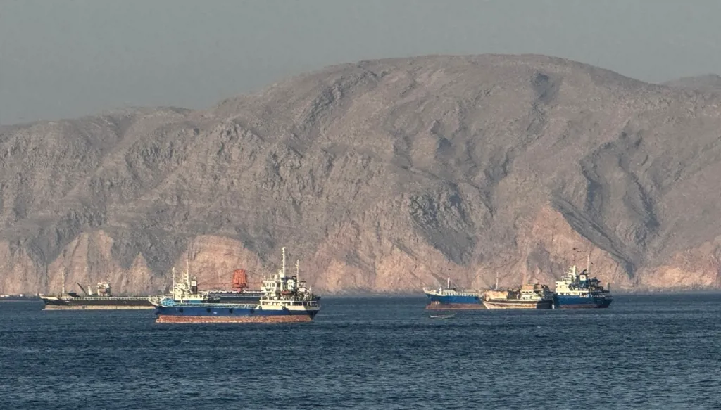ضربات أميركية جديدة حول مضيق هرمز... والكويت تعلن تعرّض 3 مراكز حدودية لهجمات