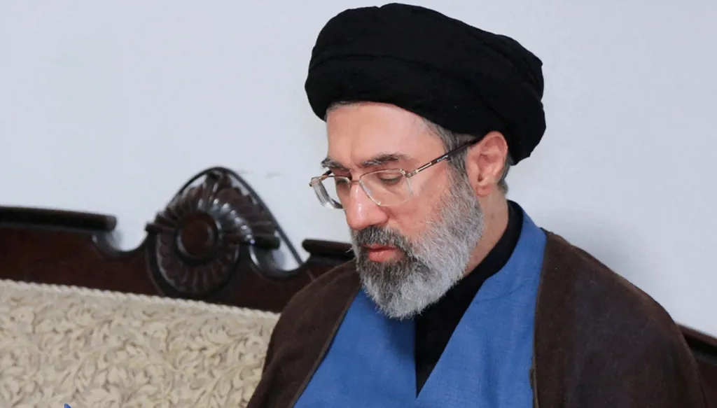 المرشد الإيراني يتوعد أميركا بتلقينها "دروسا لا تُنسى"