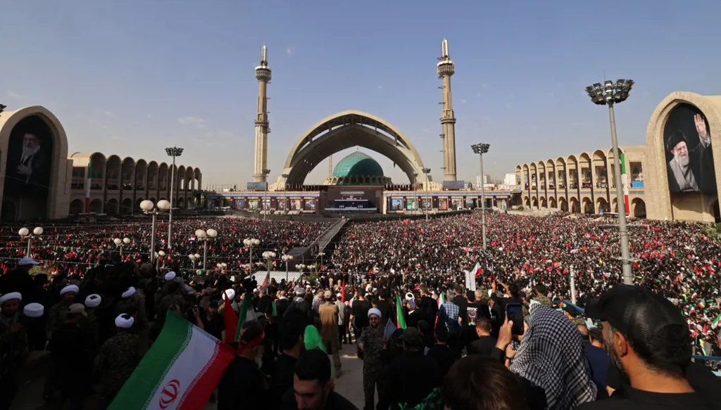 فوجئ بأن بعض الإيرانيين يبكون... ترامب: أتابع تشييع خامنئي وبإمكاني القضاء على جميع القادة