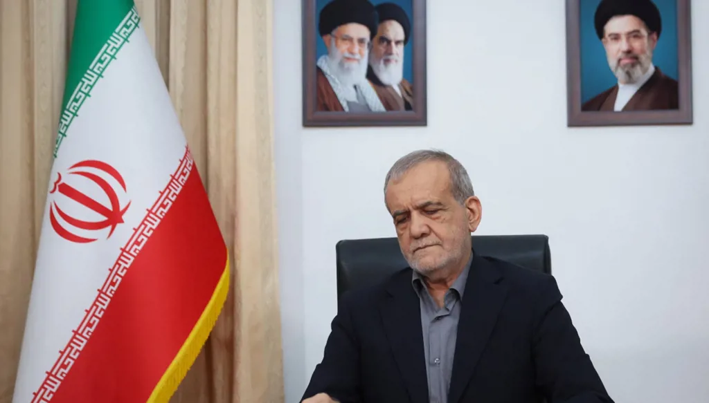 بزشكيان لقائد الجيش الباكستاني: على واشنطن تصحيح لهجتها ونهجها معنا