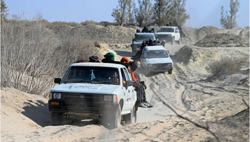 مصرع 14 أفغانياً في منطقة صحراوية أثناء محاولتهم الوصول إلى إيران