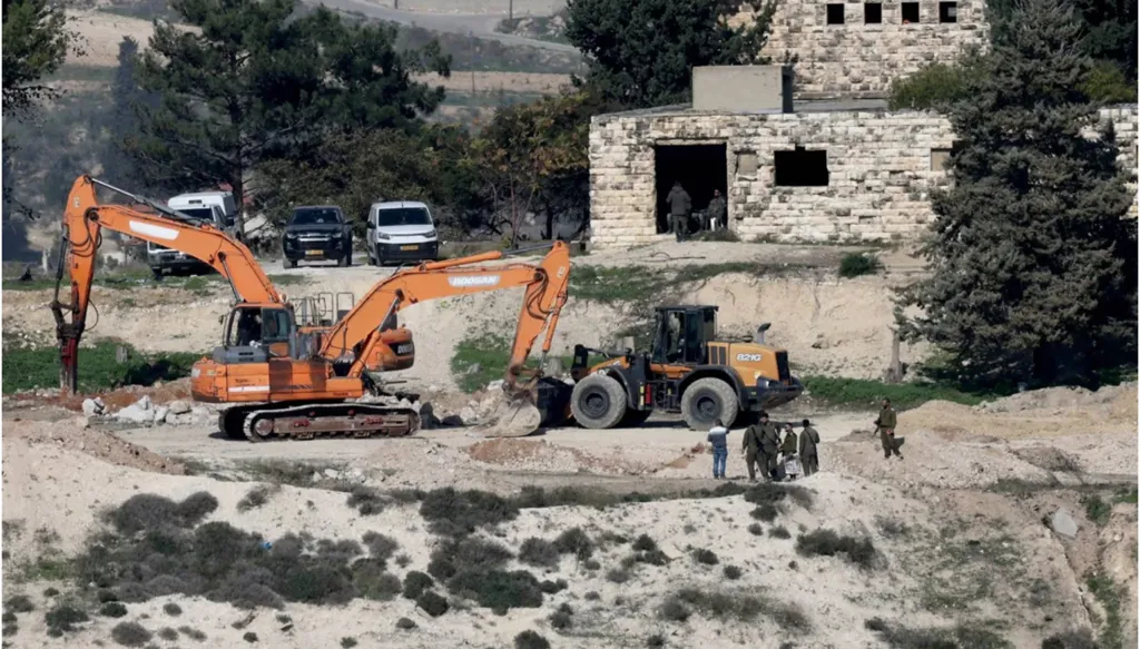 وزراء إسرائيليون وأعضاء كنيست يضعون حجر الأساس لمستوطنة جديدة في الضفة