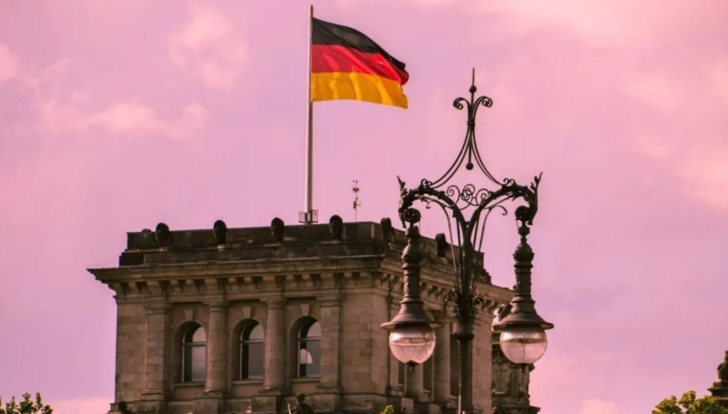 أحكام بالسجن في ألمانيا على 3 سوريين بينهم اثنان دينا بجرائم حرب