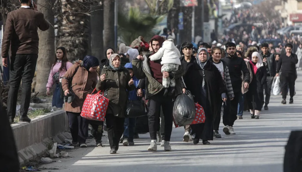 حلب: تمديد تعليق دوام المدارس والجامعات والرحلات الجوية على وقع الاشتباكات والنزوح