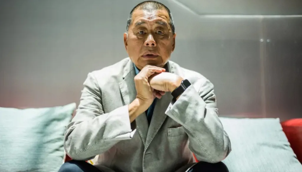 لندن تستدعي سفير الصين بعد إدانة قطب الإعلام جيمي لاي