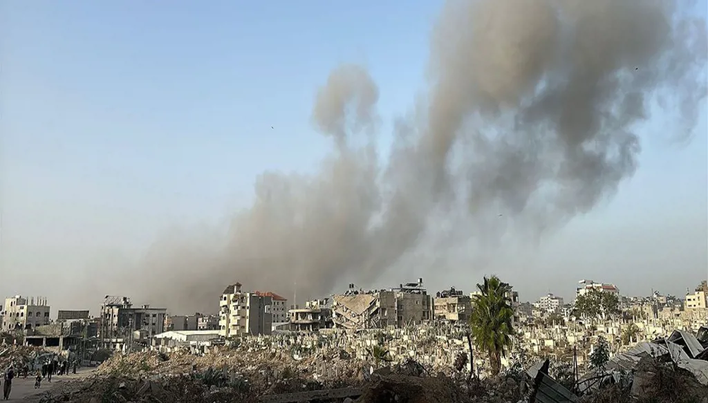 غارة جوية تقتل شخصين بغزة... إسرائيل: استهدفنا قيادياً في حماس