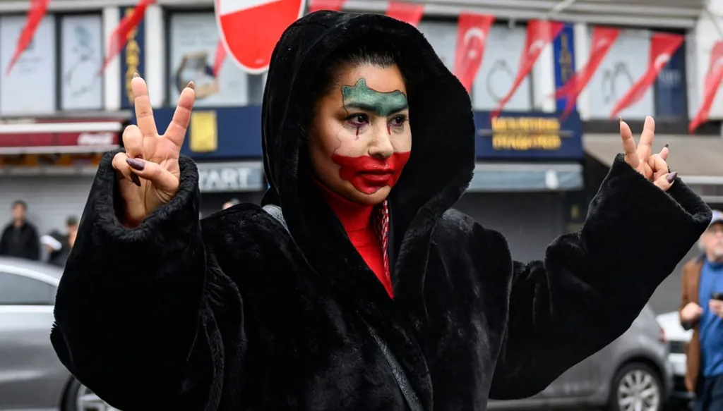 احتجاجات إيران مستمرة... حصيلة القتلى ترتفع وبهلوي يبدي استعداده لقيادة مرحلة انتقالية - "النهار" في تغطية خاصة