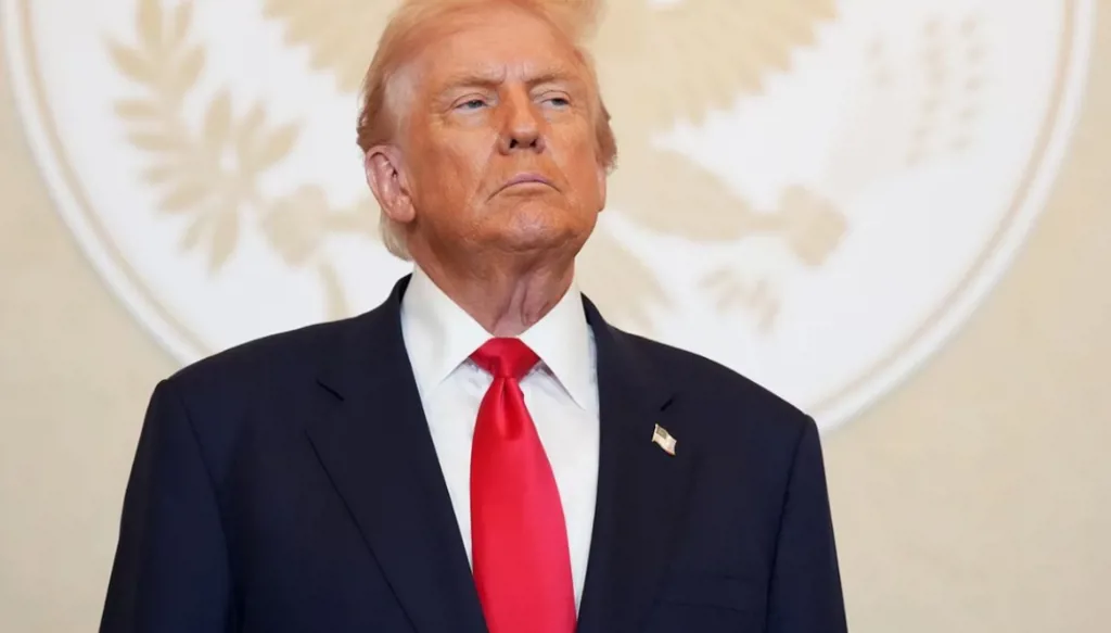 "صحيفة رخيصة وعدو للشعب"... ترامب يهاجم "نيويورك تايمز"