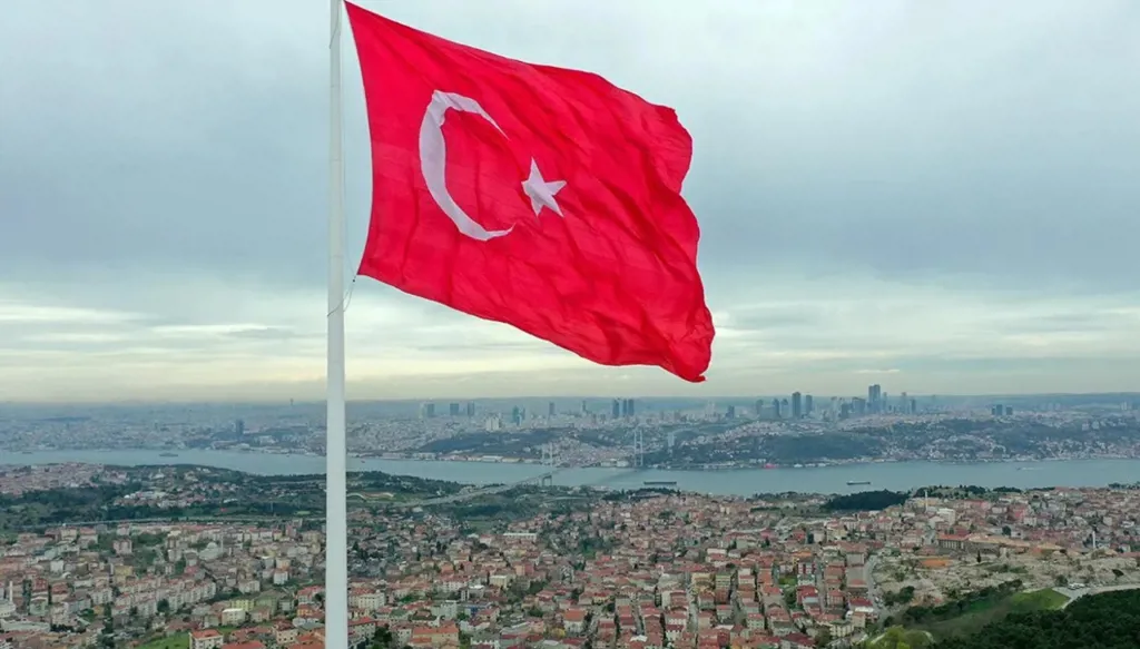 تركيا تحقق في حرق العلم خلال احتجاجات على الحدود مع سوريا