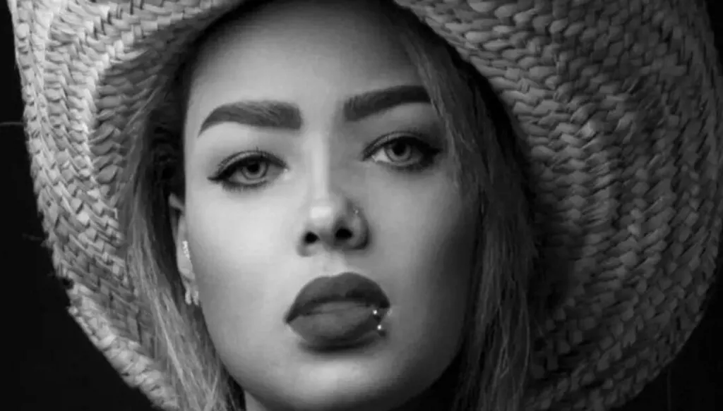 بعد 5 سنوات... الحوثيون يفرجون عن عارضة الأزياء اليمنية انتصار الحمادي
