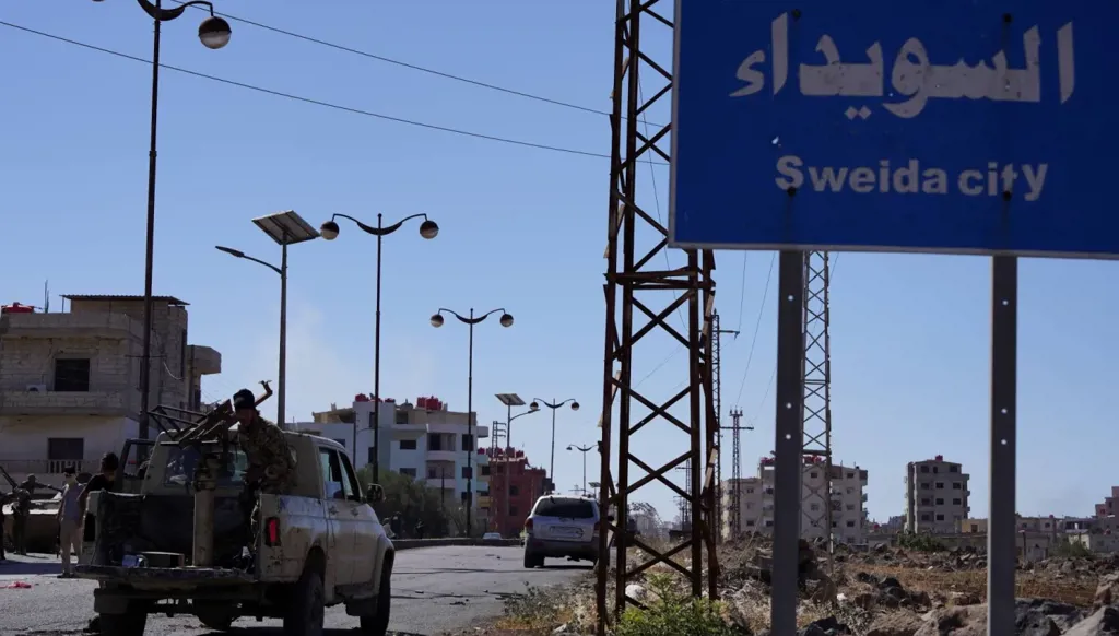 سوريا... مسلحون يستهدفون بالهاون مواقع للأمن العام في السويداء