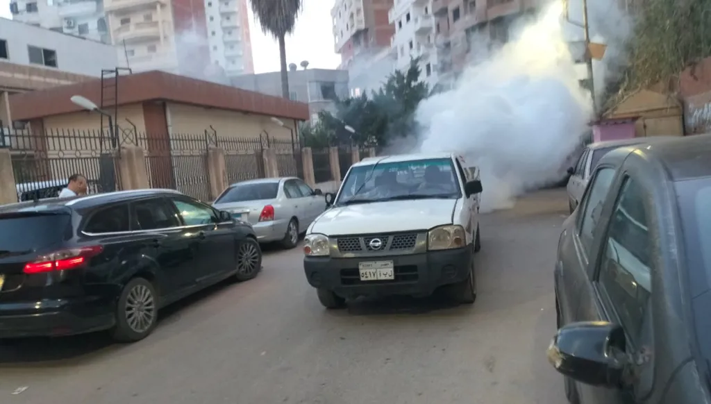 للمرة الأولى في مصر… شاحنة "تُعطّر الجو" في الشوارع (فيديو)