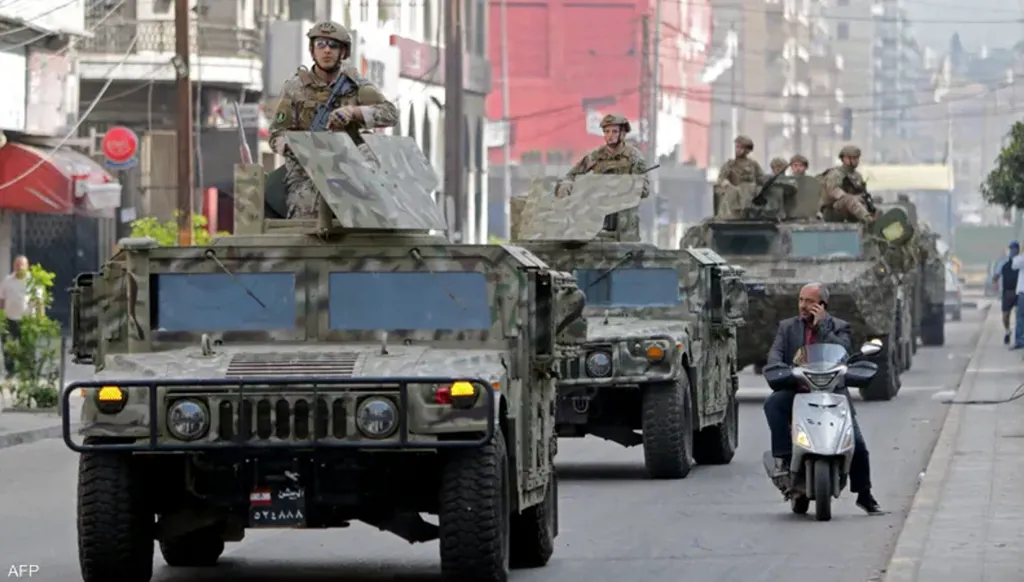 طوق أمني للجيش اللبناني في شارع المصارف – طرابلس بعد الاشتباه بحقيبة