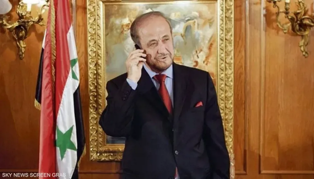 كيف توفي رفعت الأسد؟ ومتى كانت رحلته الأخيرة إلى لبنان؟